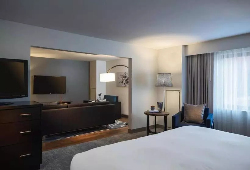 Отель The Baronette Renaissance Detroitnovi