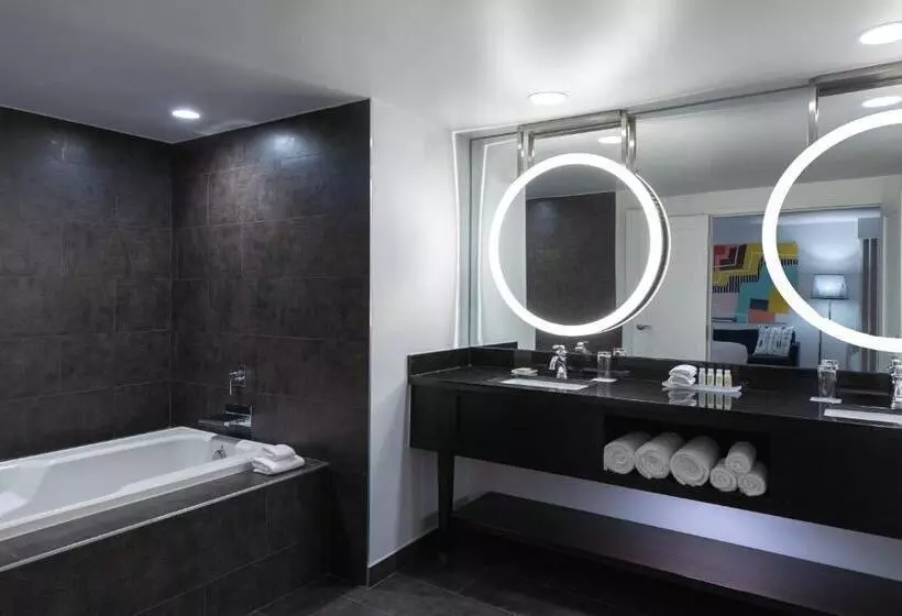 Отель The Baronette Renaissance Detroitnovi