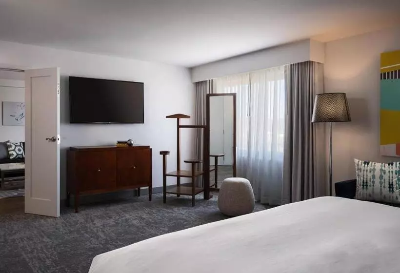 Отель The Baronette Renaissance Detroitnovi