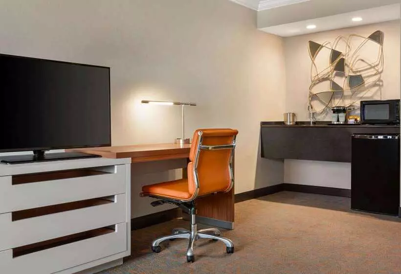 هتل Wyndham Fort Smith City Center