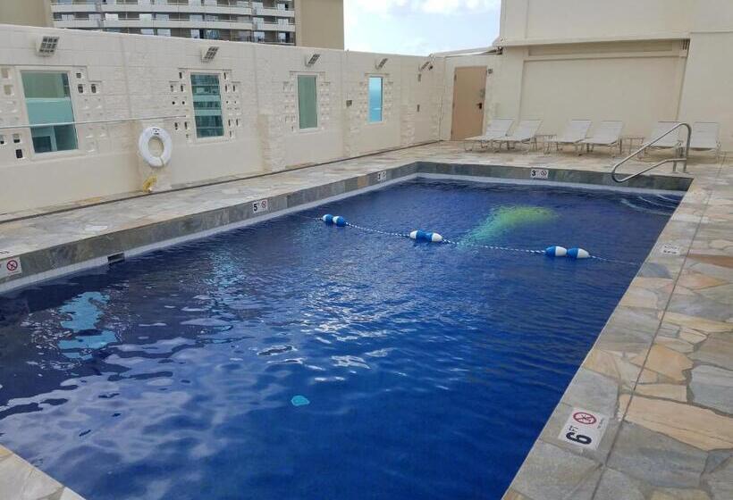 Imperial Hawaii Resort