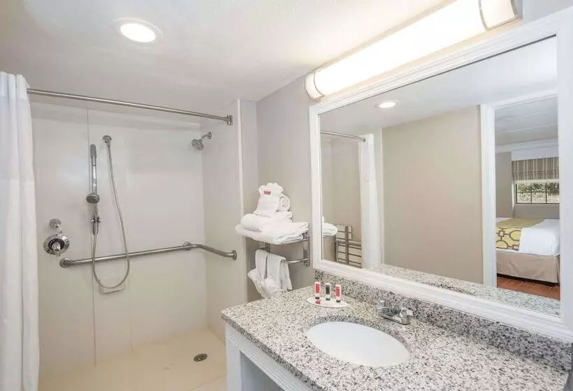 فندق Casa Bella Inn & Suites Extended Stay