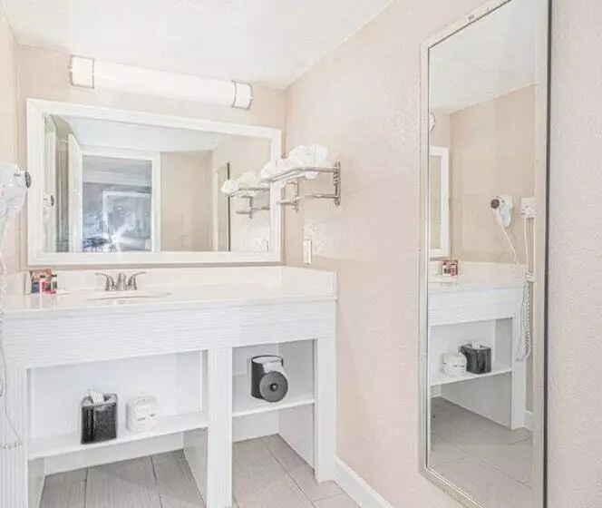 فندق Casa Bella Inn & Suites Extended Stay