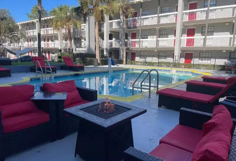 فندق Casa Bella Inn & Suites Extended Stay