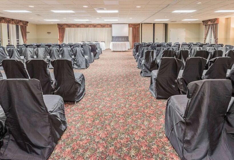 Days Hotel By Wyndham Danville Conference Center