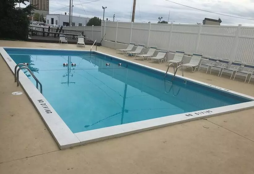 Days Hotel By Wyndham Danville Conference Center