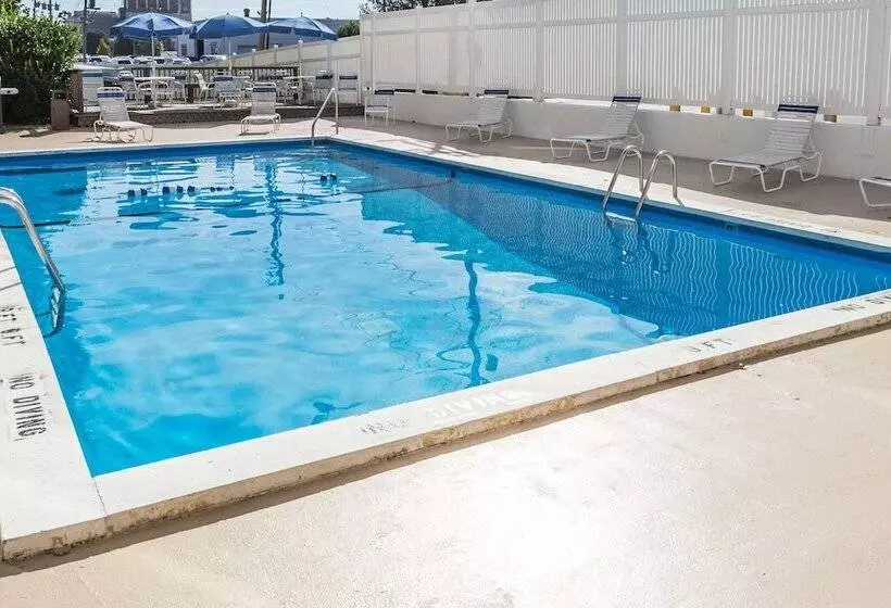 Days Hotel By Wyndham Danville Conference Center