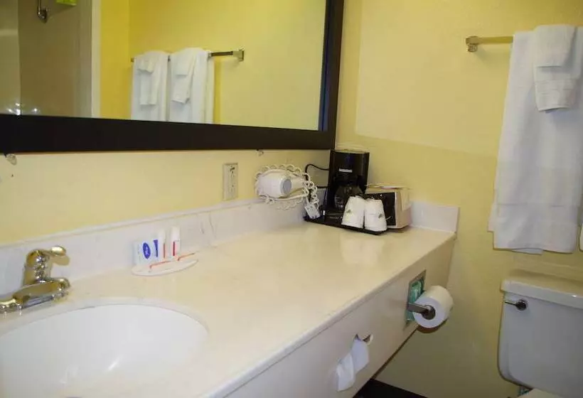 Days Hotel By Wyndham Danville Conference Center