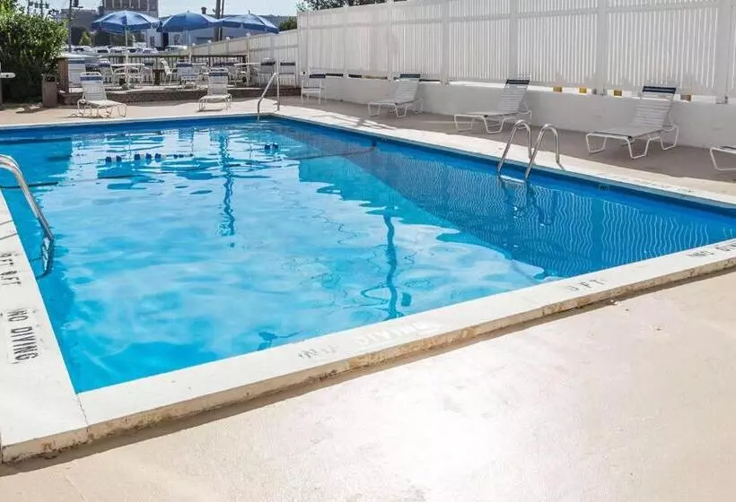 Days Hotel By Wyndham Danville Conference Center