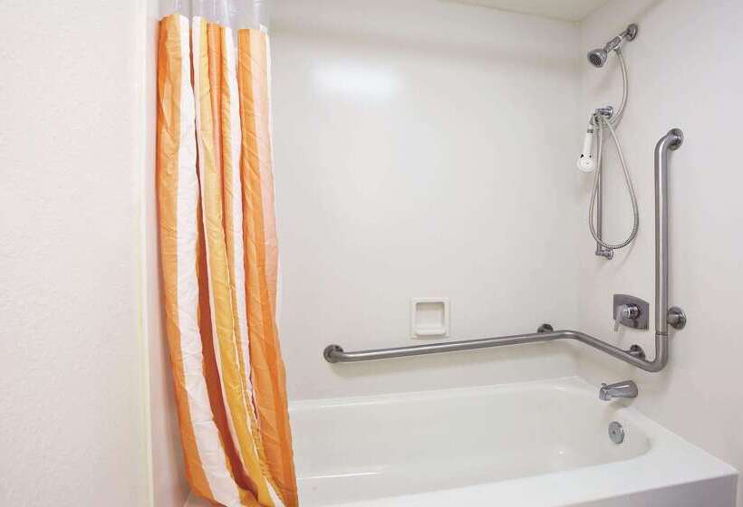 هتل Howard Johnson By Wyndham Columbus Fort Moore