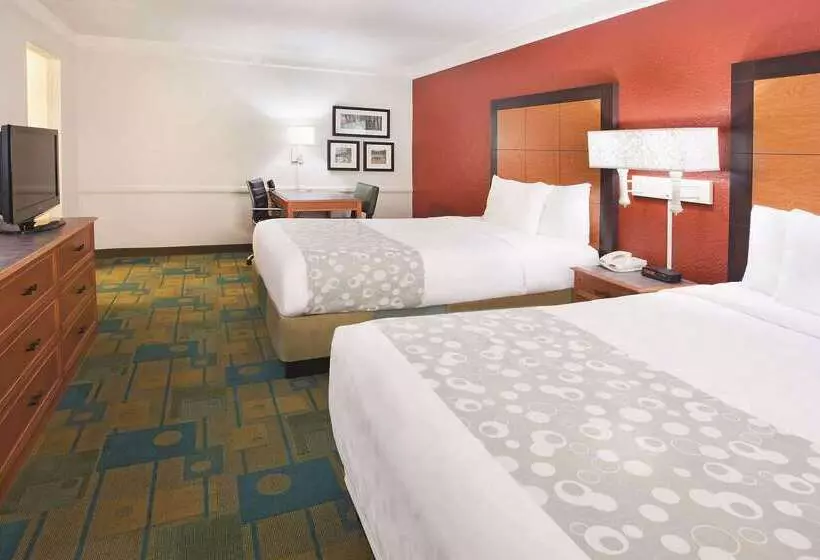 فندق Howard Johnson By Wyndham Columbus Fort Moore