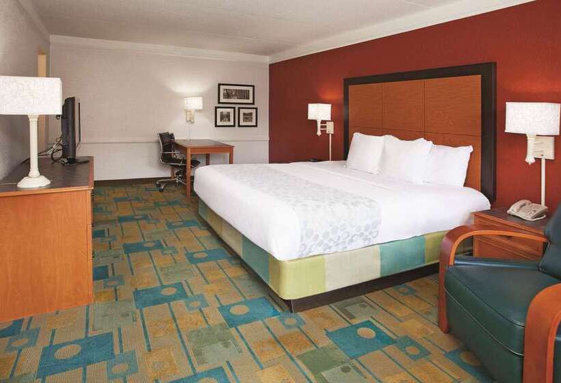 هتل Howard Johnson By Wyndham Columbus Fort Moore