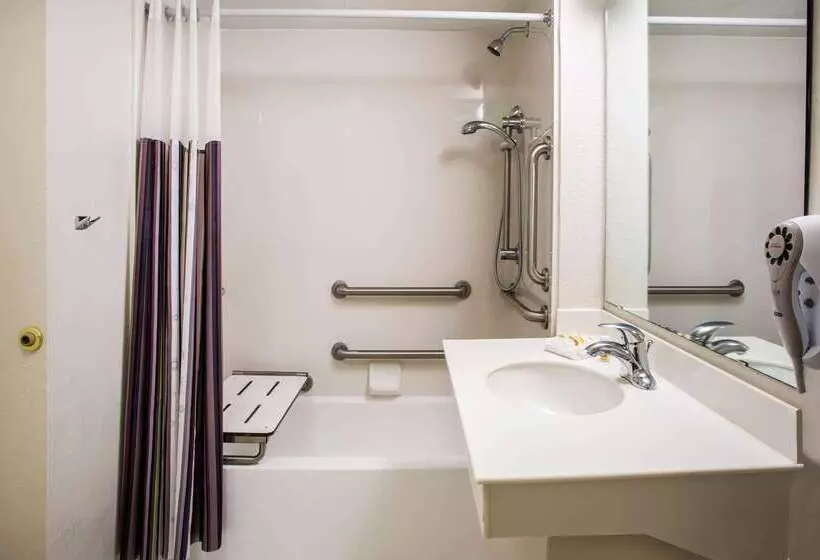 Отель La Quinta Inn By Wyndham Norfolk Virginia Beach