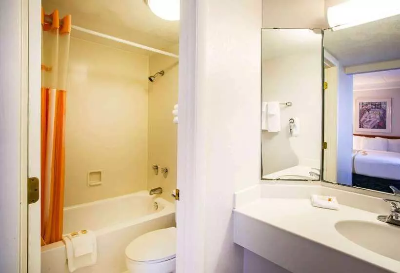 Отель La Quinta Inn By Wyndham Norfolk Virginia Beach