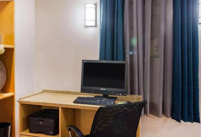 Отель La Quinta Inn By Wyndham Norfolk Virginia Beach