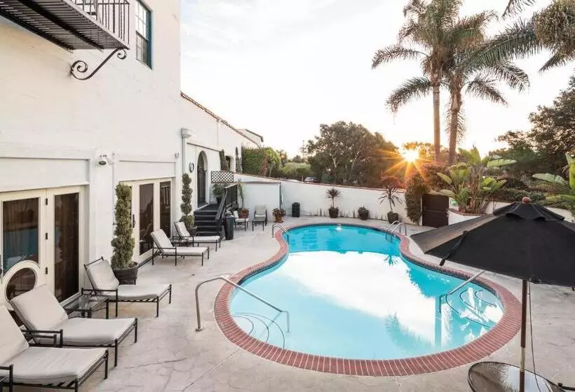 فندق Montecito Inn