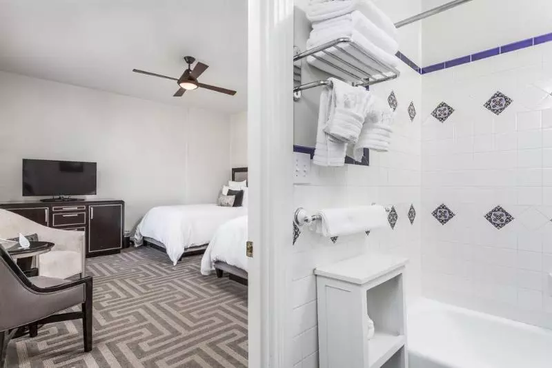 فندق Montecito Inn