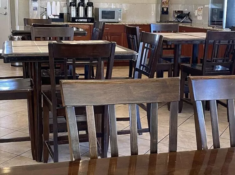 호텔 National 9 Inn Price