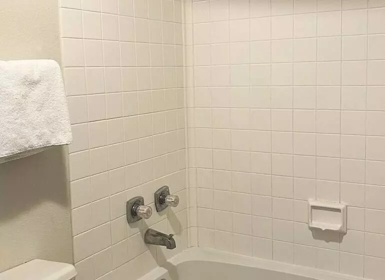 호텔 National 9 Inn Price