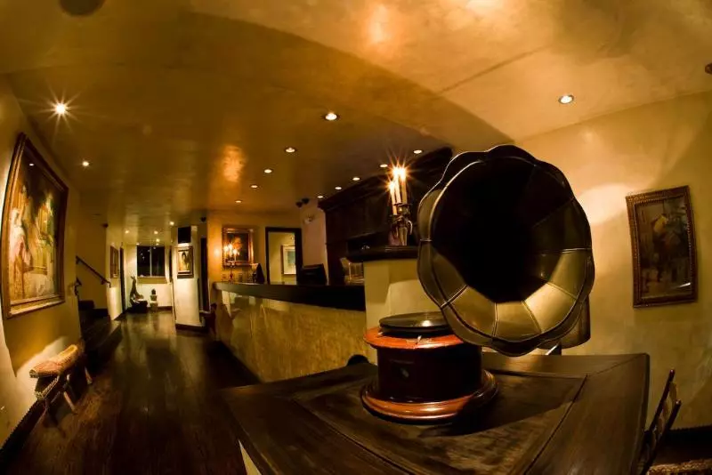 هتل Petit Ermitage