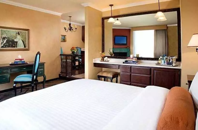 هتل Petit Ermitage