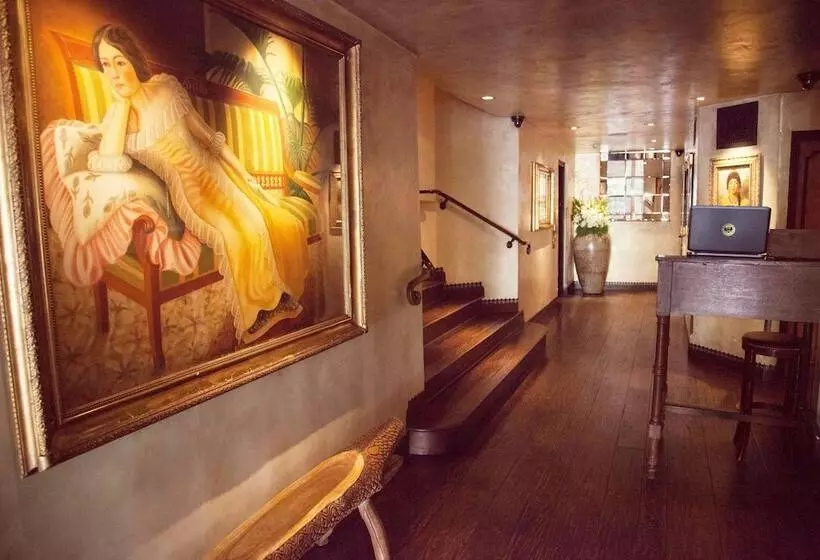 هتل Petit Ermitage