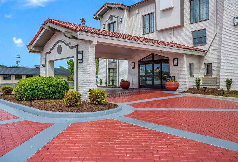 فندق Quality Inn