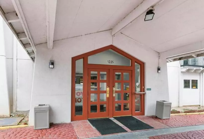 בית מלון כפרי Regency Inn - Columbia