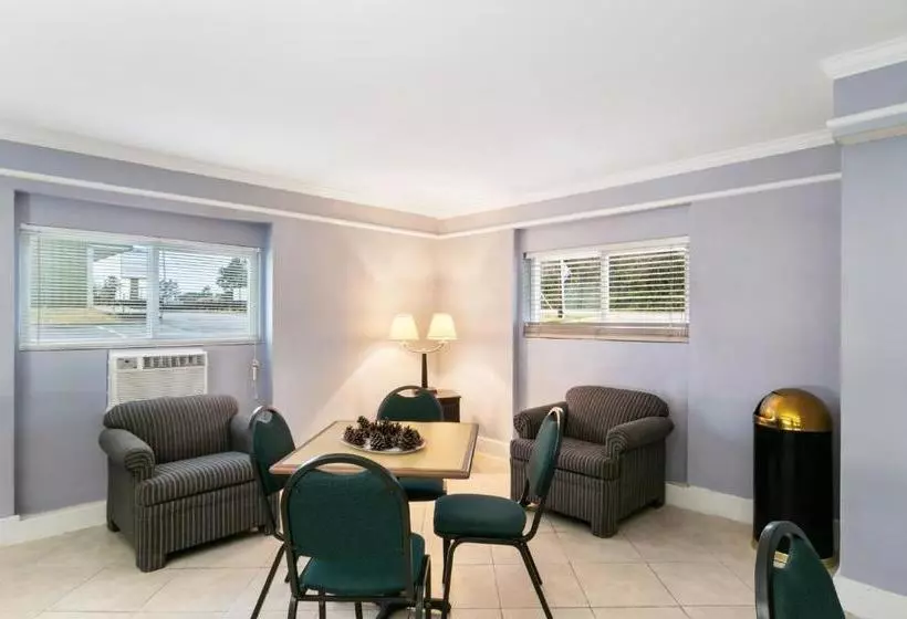 בית מלון כפרי Regency Inn - Columbia