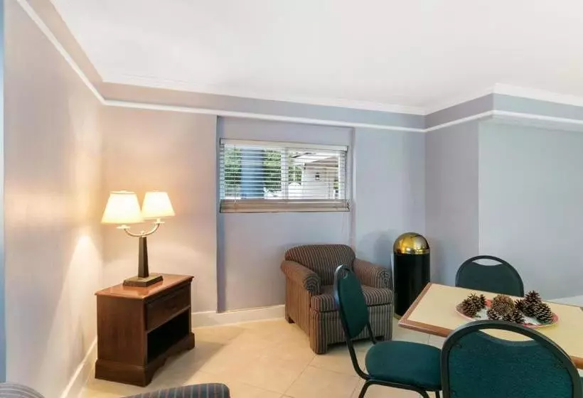 בית מלון כפרי Regency Inn - Columbia