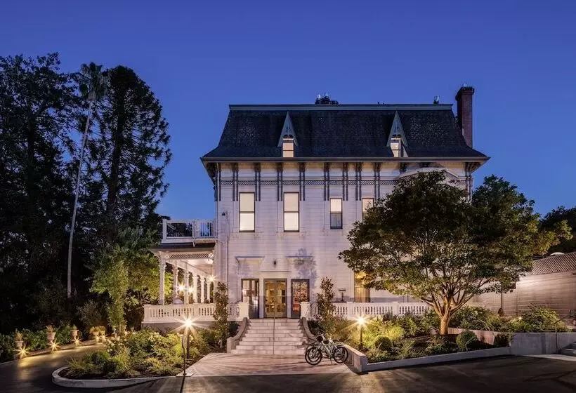 Отель The Madrona