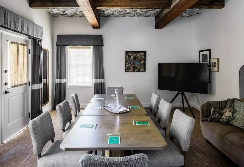 Отель The Madrona