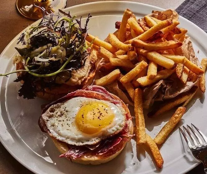 Отель The Madrona