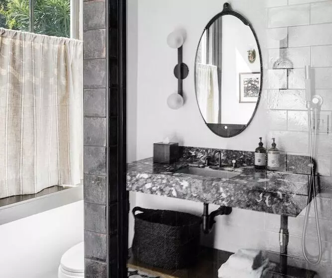 Отель The Madrona