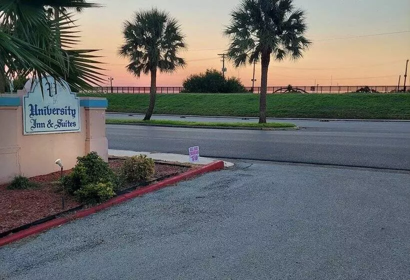 Отель University Inn & Suites