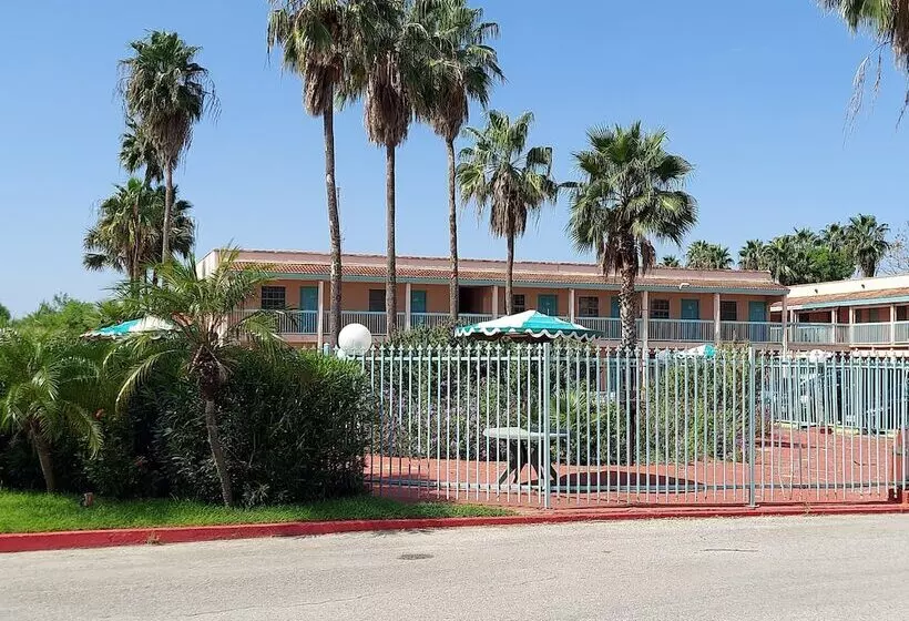 Отель University Inn & Suites