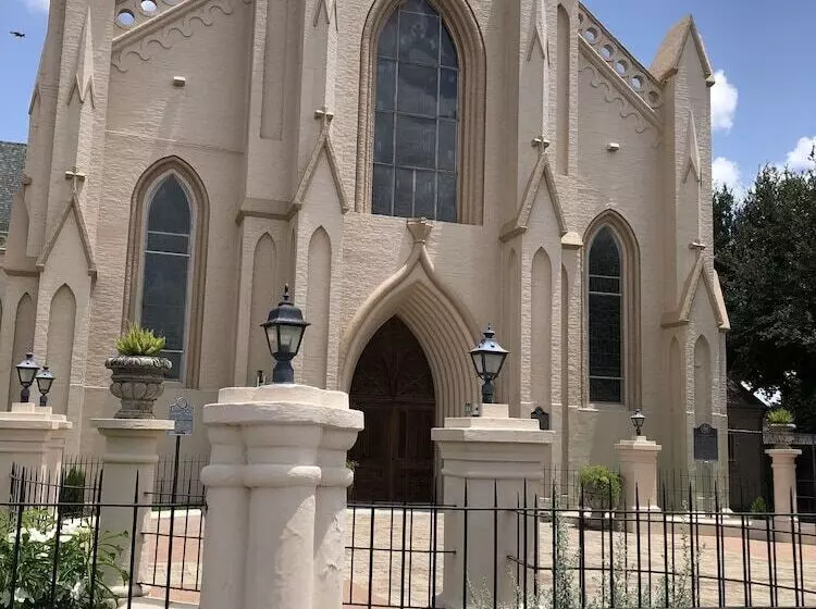 Отель University Inn & Suites