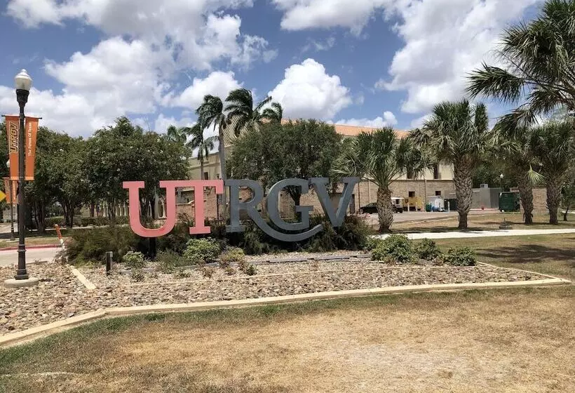 Отель University Inn & Suites