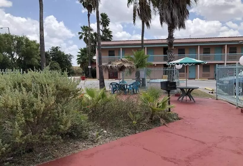 Отель University Inn & Suites