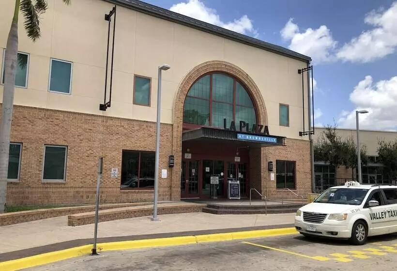 Отель University Inn & Suites