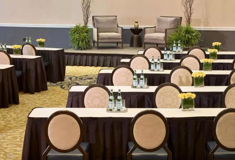 אתר נופש Seaview, A Dolce