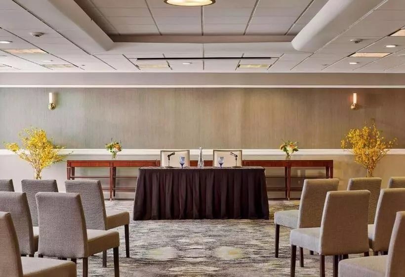 אתר נופש Seaview, A Dolce