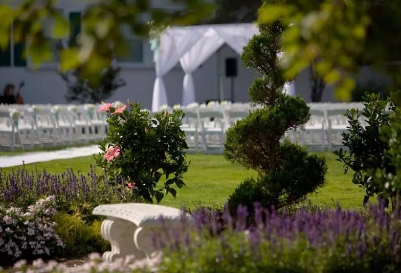 אתר נופש Seaview, A Dolce