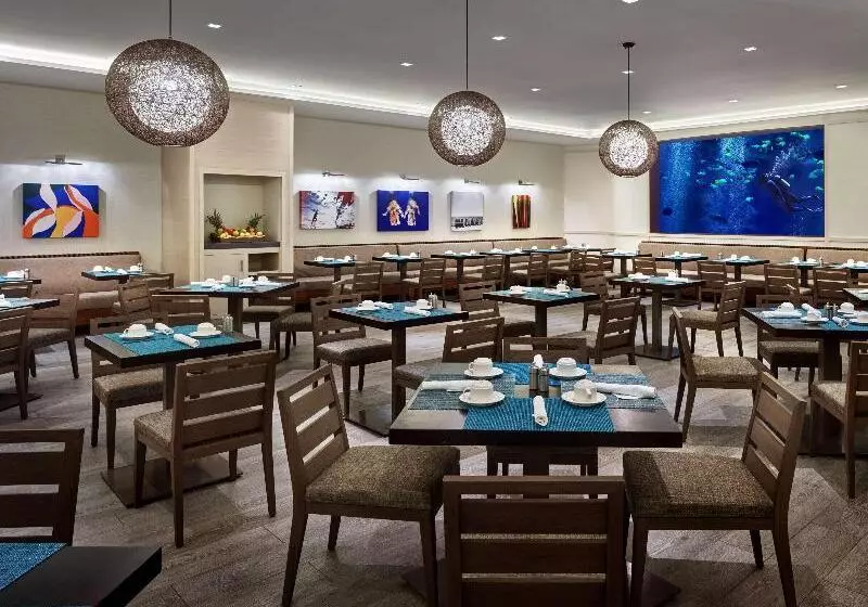 ホテル Alohilani Resort Waikiki Beach