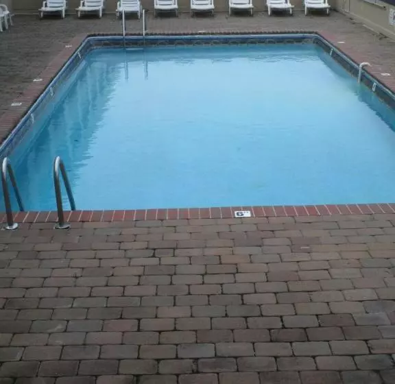 Отель Neptune Motor Lodge