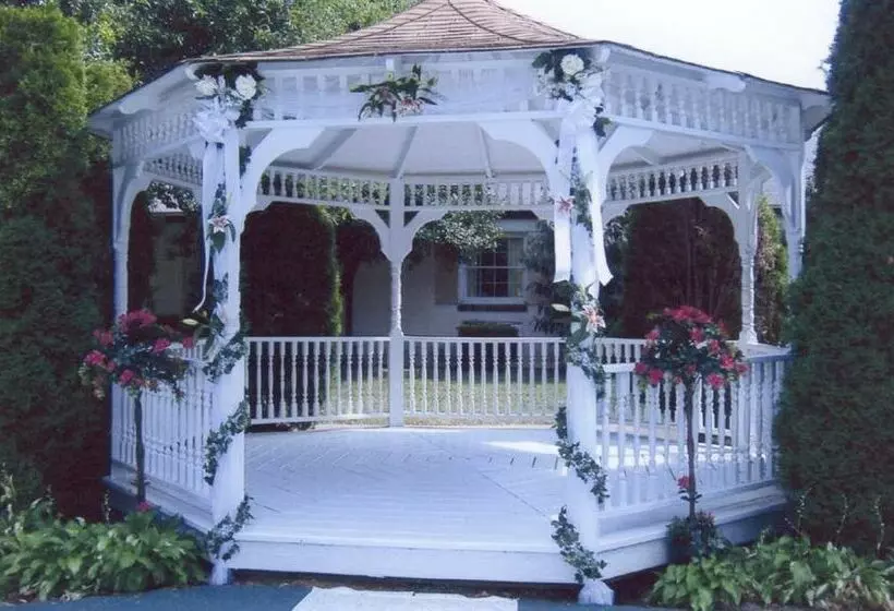 Hotel Carlisle & Embers Convention Center