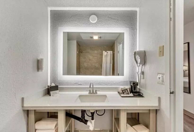 호텔 Clarion Inn Salt Lake City Airport