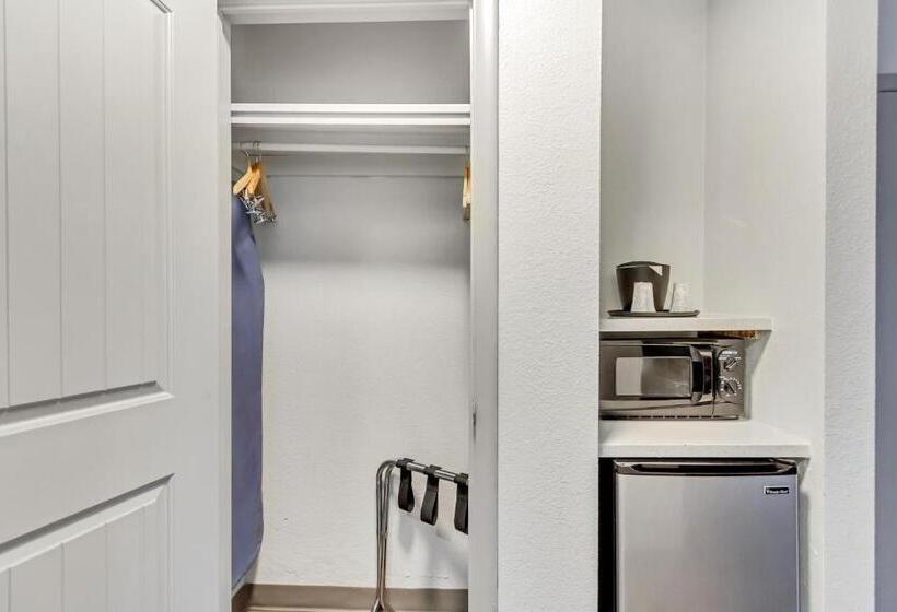 هتل Clarion Inn Salt Lake City Airport