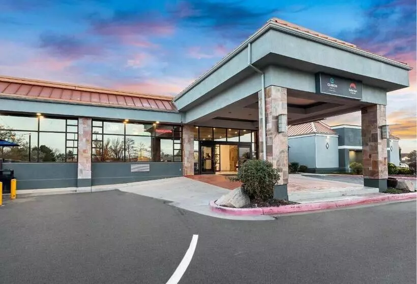 호텔 Clarion Inn Salt Lake City Airport