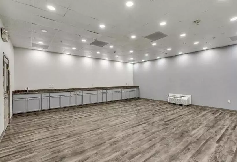 호텔 Clarion Inn Salt Lake City Airport